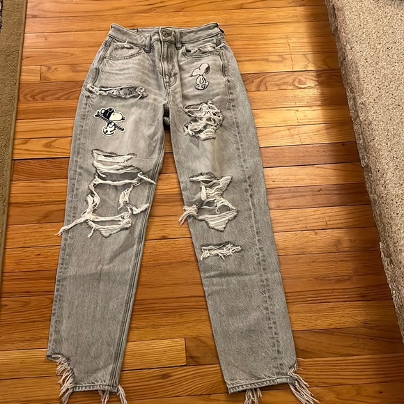 American Eagle‎ x Peanuts Mom Jean - Size 2 Regular - Picture 1 of 9